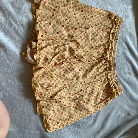 Flowy flower shorts. - Picture 3 of 3
